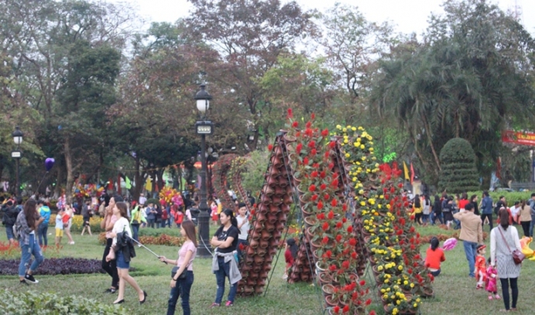 Mung- 3- Tet- cong- vien- hoa- co- do- Hue- dong- 