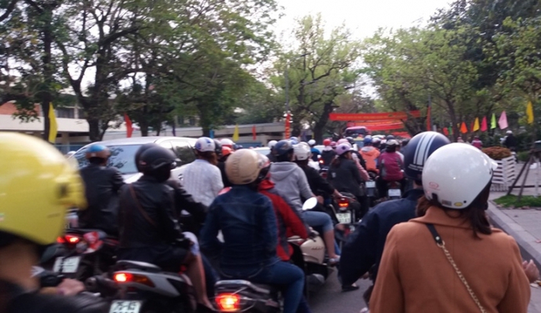 Mung- 3- Tet- cong- vien- hoa- co- do- Hue- dong- 