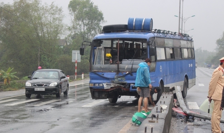 Xe- khach- 45- cho- nhan- hieu- HAECO- dam- guc- t