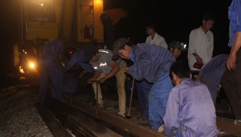 Trang- dem- cuu- ho- som- thong- tuyen- duong- sat