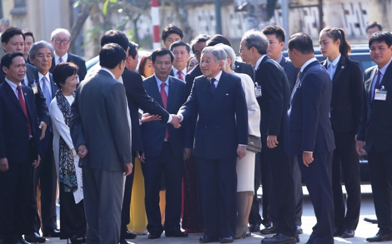 Nha- vua- Nhat- Ban- cam- kich- truoc- su- tiep- d