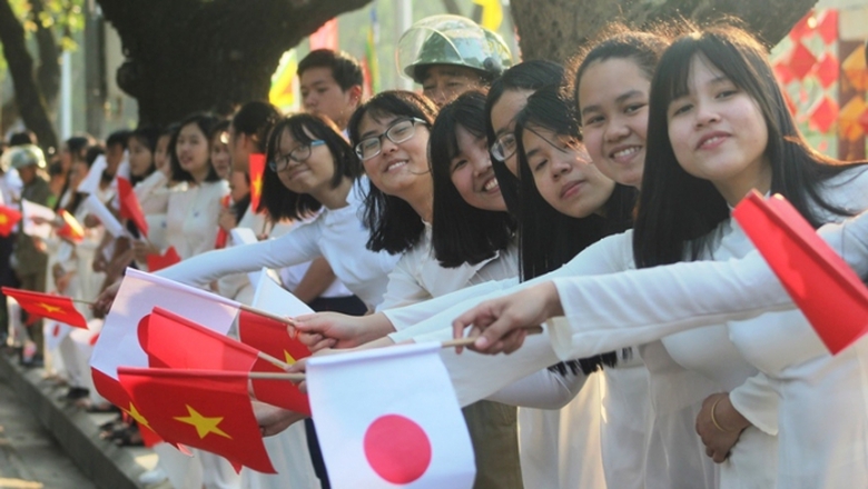 Nha- vua- Nhat- Ban- cam- kich- truoc- su- tiep- d