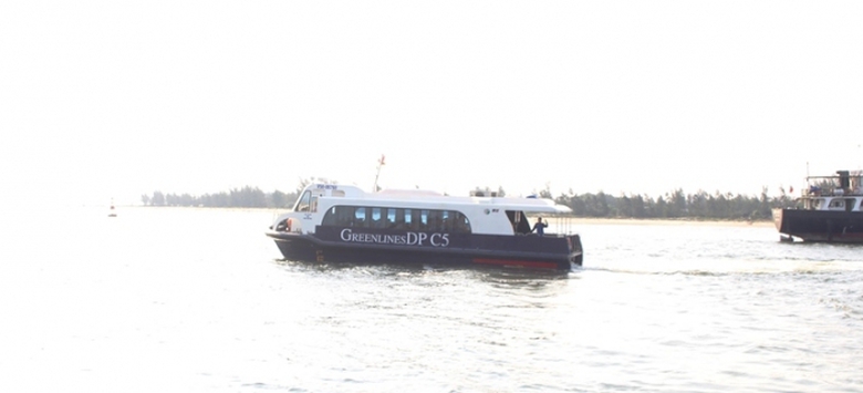 Tau- cao- toc- ve- 0- dong- ra- tham- quan- dao- C