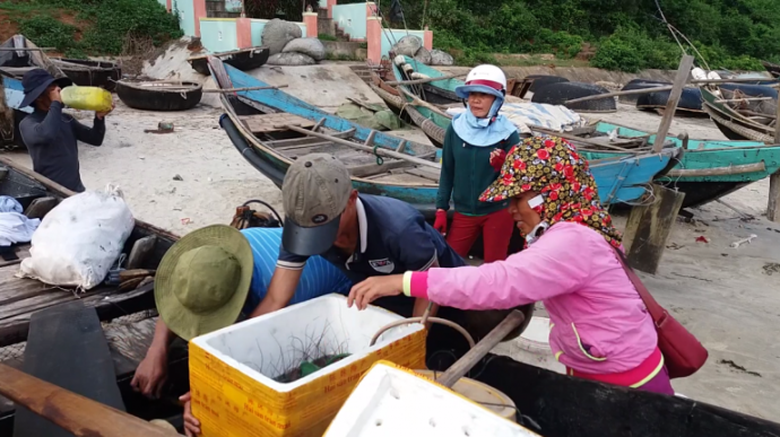 T&ocirc;m- hum- cap- ben- Cua- Tung- 5