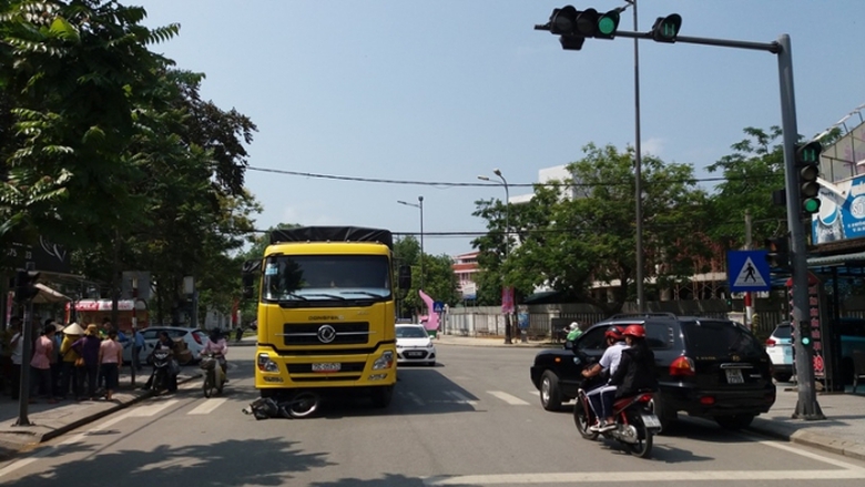 Xe- may- bi- xe- tai- nuot- gam- cu- ong- may- man