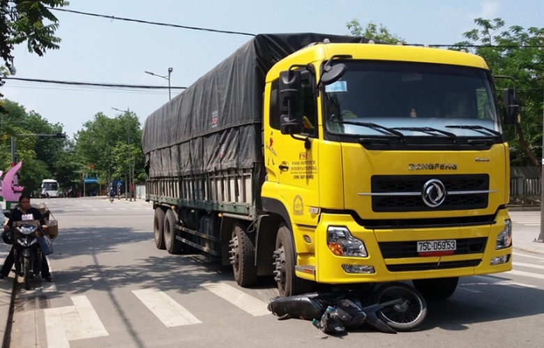 Xe- may- bi- xe- tai- nuot- gam- cu- ong- may- man