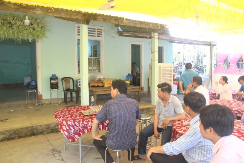 Khoc- nghen- dam- tang- CSGT- bi- xe- tong- tu- vo