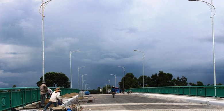 Thu- truong- Le- Đinh- Tho- thi- sat- cau- Thanh- 