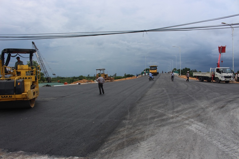 Thu- truong- Le- Đinh- Tho- thi- sat- cau- Thanh- 