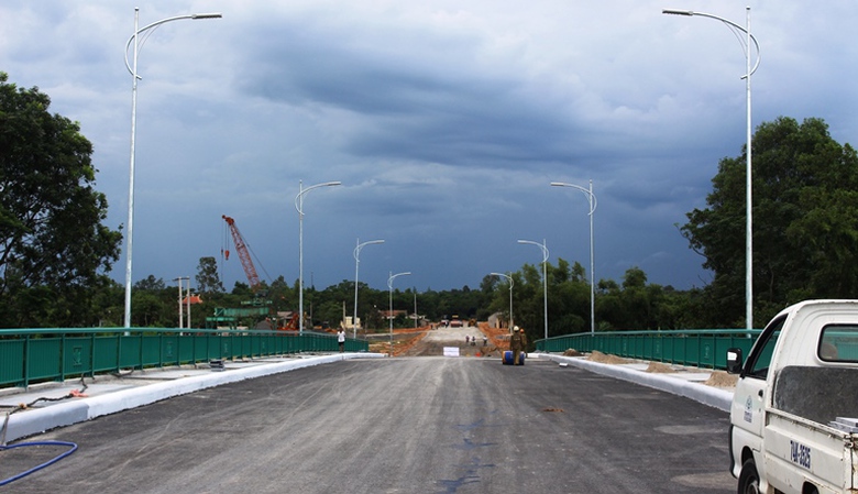 Thu- truong- Le- Đinh- Tho- thi- sat- cau- Thanh- 