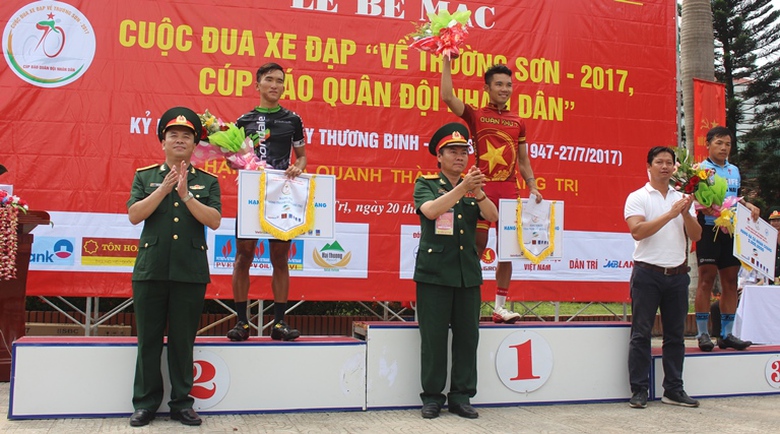 VDV- Quan- khu- 7- ve- Nhat- chang- dua- quanh- Th