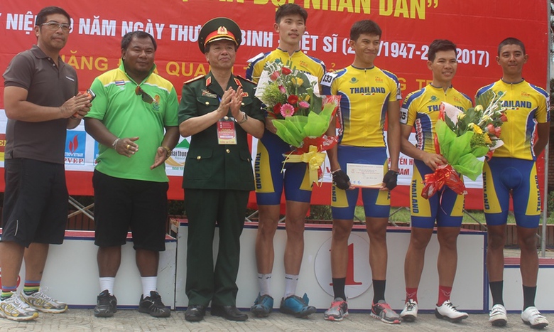 VDV- Quan- khu- 7- ve- Nhat- chang- dua- quanh- Th