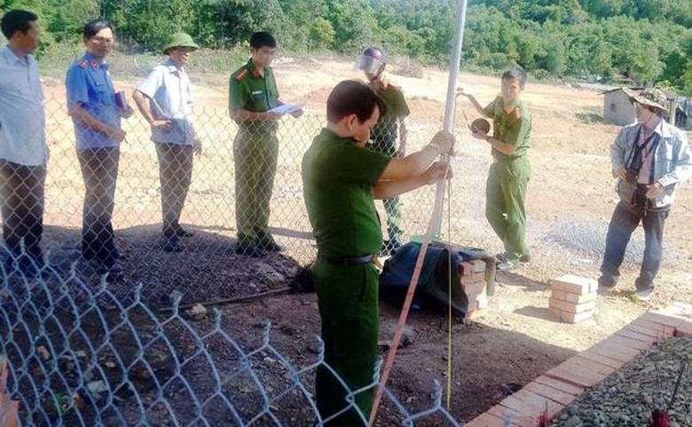 Vu- lang- mo- vo- vua- Tu- Duc- Cong- an- VKS- vao