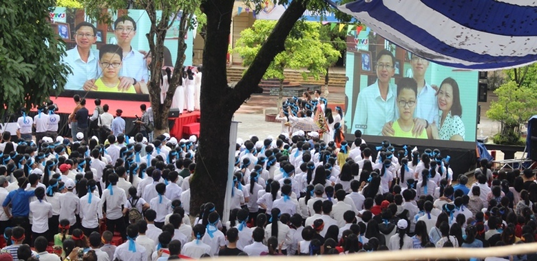 Doi- mua- co- vu- cau- be- Google- chinh- phuc- Du