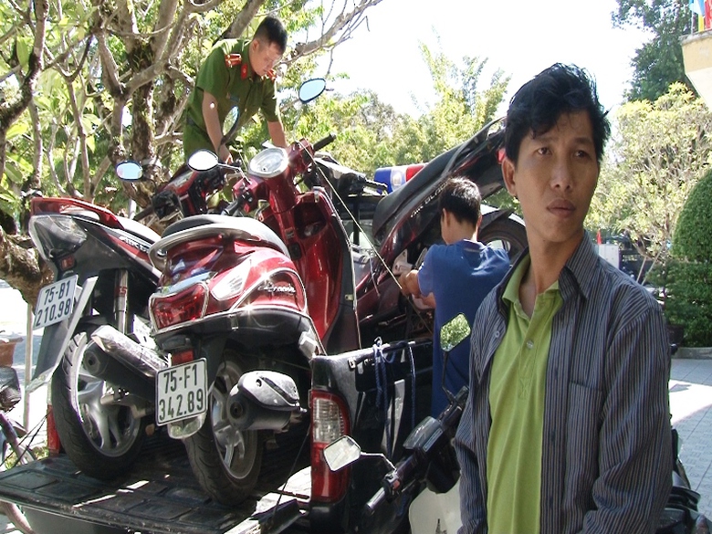 Ga- trai- Sai- Gon- ra- Hue- trom- nhieu- xe- may-