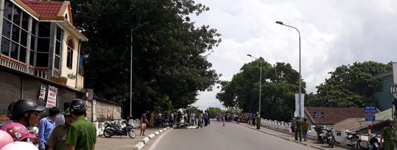 Va- cham- voi- xich- lo- co- gai- tre- bi- o- to- 