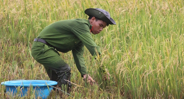 Xuc- dong- hinh- anh- Cong- an- loi- bun- gat- gan