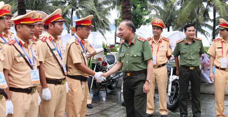 Giam- doc- Cong- an- TP- HCM- tham- dong- vien- ch