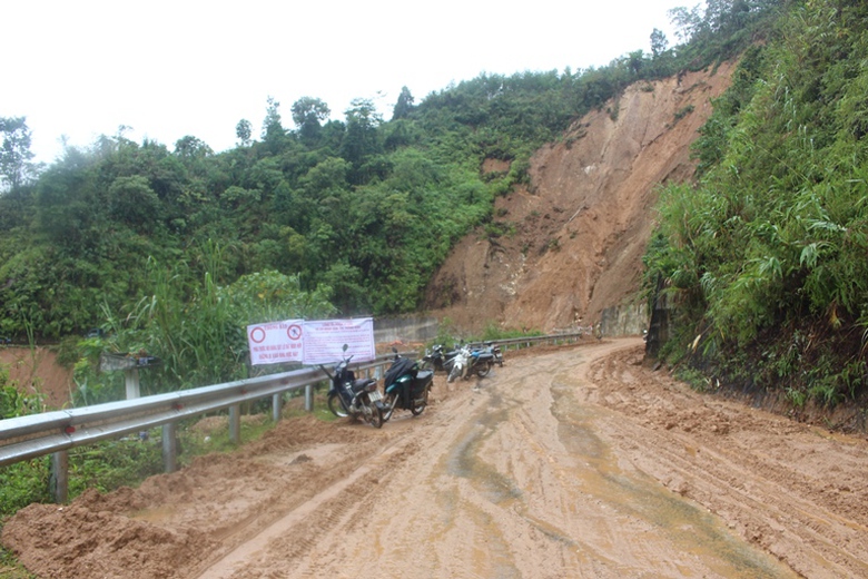 Can- canh- vi- tri dut- taluy- am- lun- truot- nen