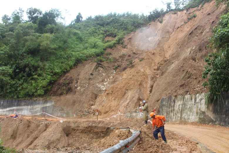 Can- canh- vi- tri dut- taluy- am- lun- truot- nen