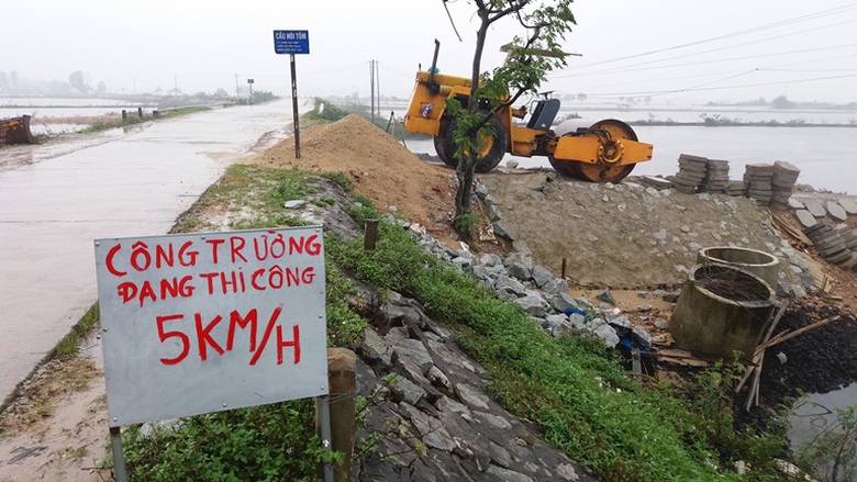 De- ngan- lu- vua- thi- cong- da- hong- do- mua- t