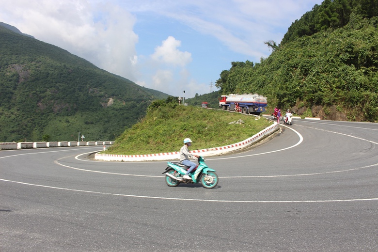 Dua- nhau- tao- dang- giua- khuc- cua- nguy- hiem-