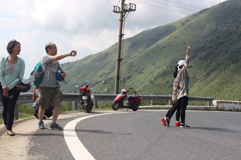 Dua- nhau- tao- dang- giua- khuc- cua- nguy- hiem-