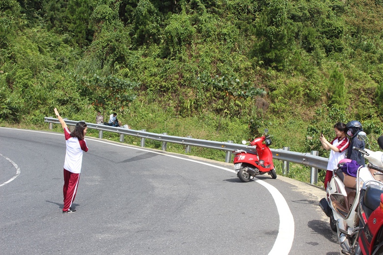 Dua- nhau- tao- dang- giua- khuc- cua- nguy- hiem-