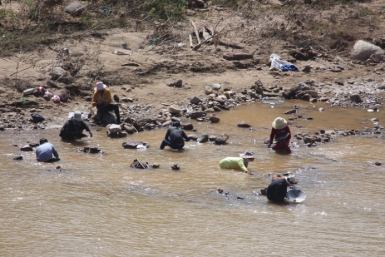 Can- bo- xoa- doi- giam- ngheo- xa- lua- tien- cac
