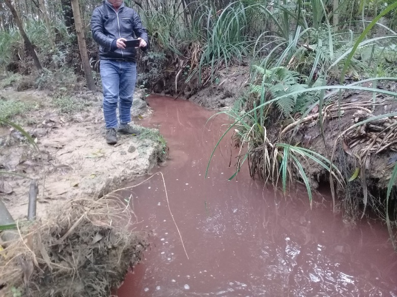 Nuoc- thai- co- so- giay- vang- ma- khien- nuoc- d