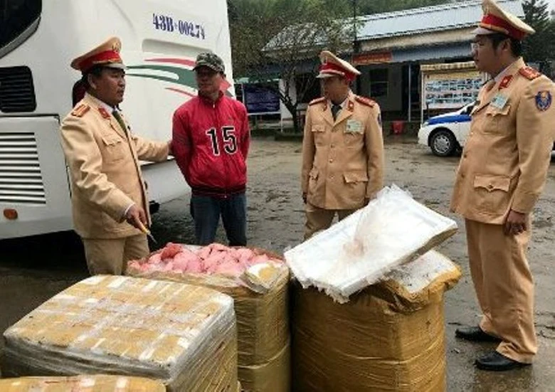 5- ta- noi- tang- dong- vat- boc- mui- di- xe- giu