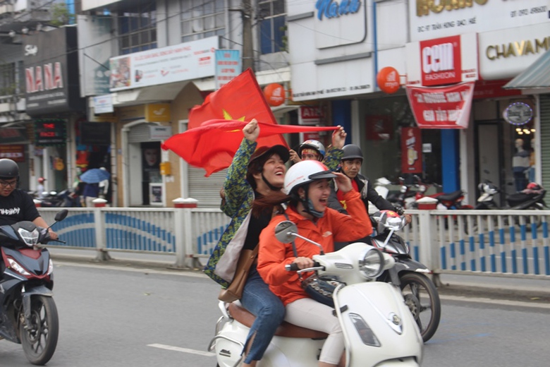 Xem- cac- chi- tieu- thuong- anh- xich- lo- Hue- c