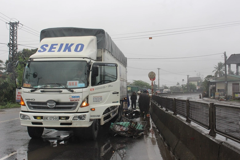 Xe- tai- dam- xe- may- tai- diem- den- truoc- cho-