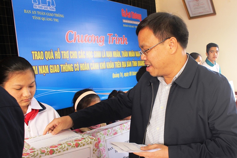 Bao- Giao- thong- Ban- ATGT- Quang- Tri- trao- qua