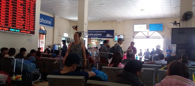 Mung- 5- Tet- Ga- Hue- tap- nap- khach- di- tau- v
