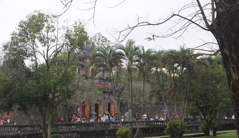 Co- do- Hue- nuom- nuop- khach- du- Xuan- chieu- m