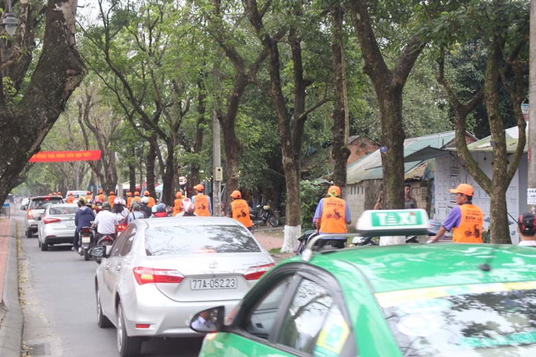 Co- do- Hue- nuom- nuop- khach- du- Xuan- chieu- m