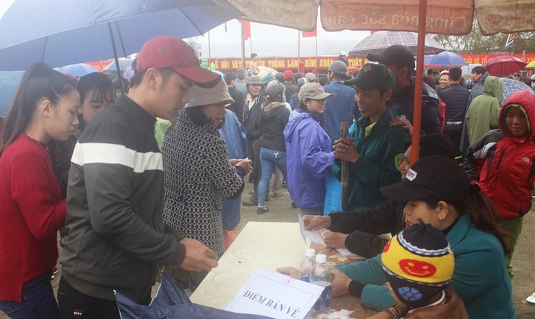 Ve- lang- Sinh- xem- trai- lang- lam- lung- trang-