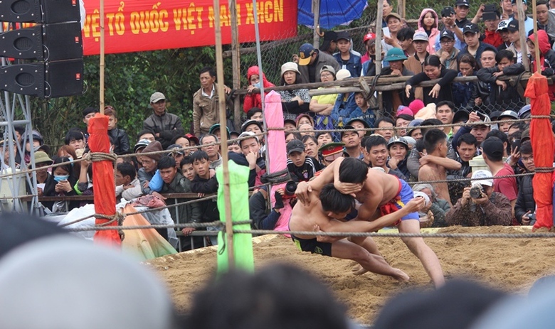 Ve- lang- Sinh- xem- trai- lang- lam- lung- trang-