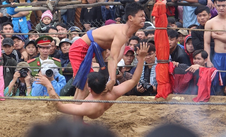 Ve- lang- Sinh- xem- trai- lang- lam- lung- trang-