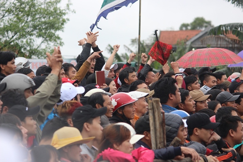 Ve- lang- Sinh- xem- trai- lang- lam- lung- trang-