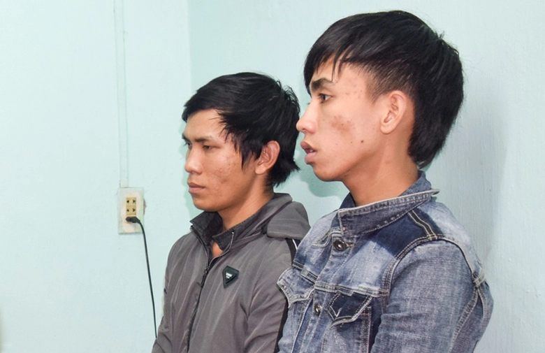 Vua- ra- tu- 2- thanh- nien- ru- nhau- cuop- giat-