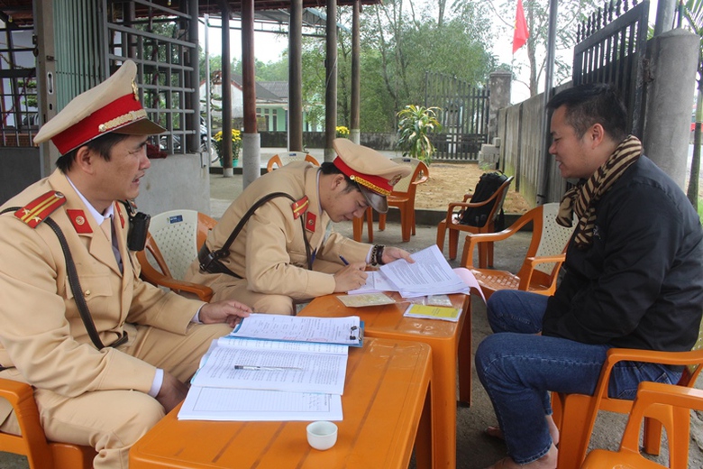 Hang- loat- xe- khach- dinh- toc- do- cho- qua- kh