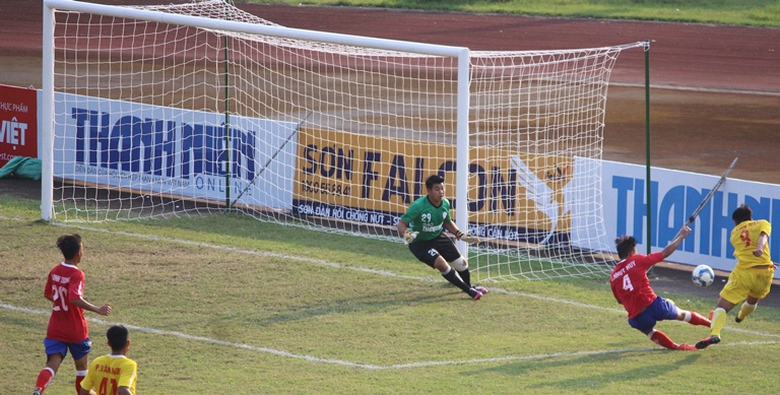 HLV- Park- Hang-seo- xem- gio- cau- thu- U19- tren