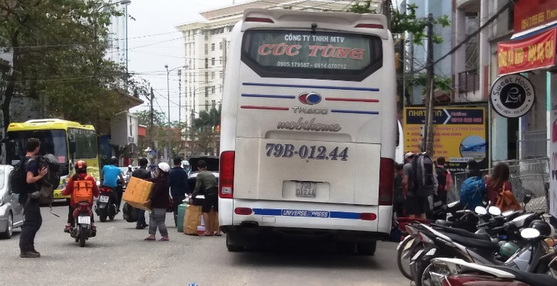 Xe- tuyen- co- dinh- dua- nhau- vao- pho- van- pho