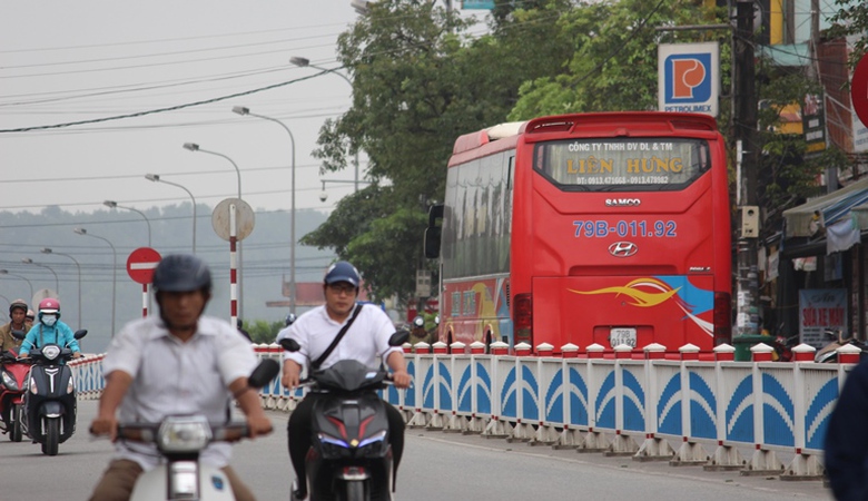 Xe- tuyen- co- dinh- dua- nhau- vao- pho- van- pho