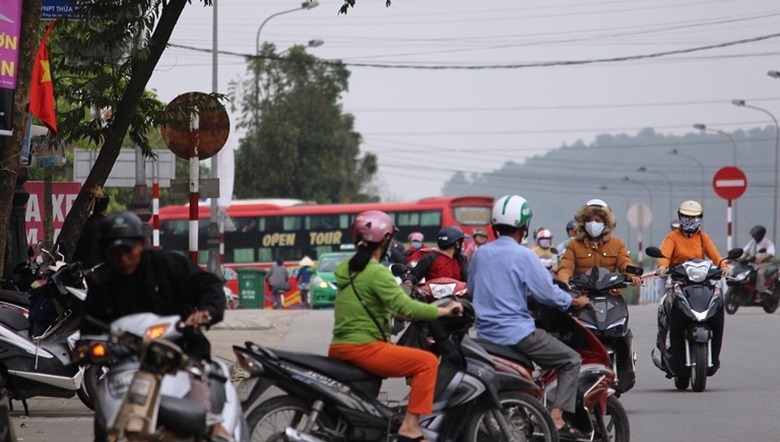 Xe- tuyen- co- dinh- dua- nhau- vao- pho- van- pho