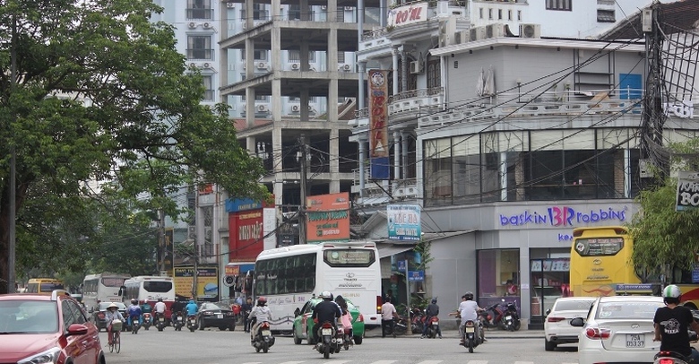 Xe- tuyen- co- dinh- dua- nhau- vao- pho- van- pho