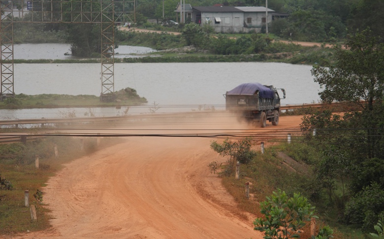 Sau- bi- dan- phong- toa- duong- xe- cho- dat- tun