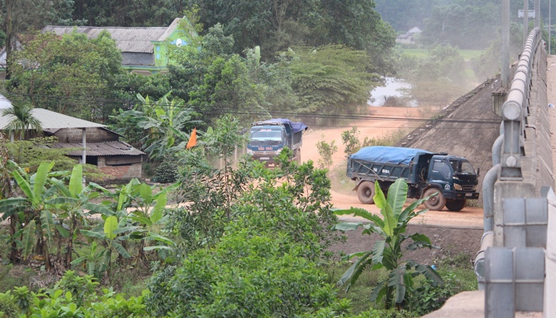 Sau- bi- dan- phong- toa- duong- xe- cho- dat- tun